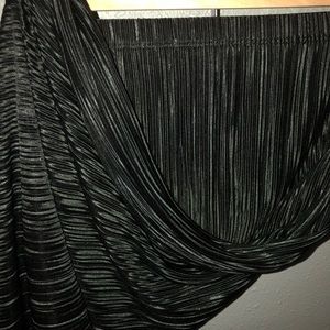 🔥5/$10 Sale 🆕 NWOT Full Black Skirt